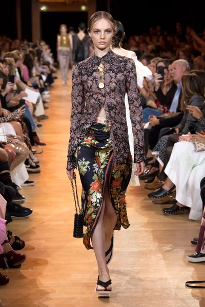 Look 32